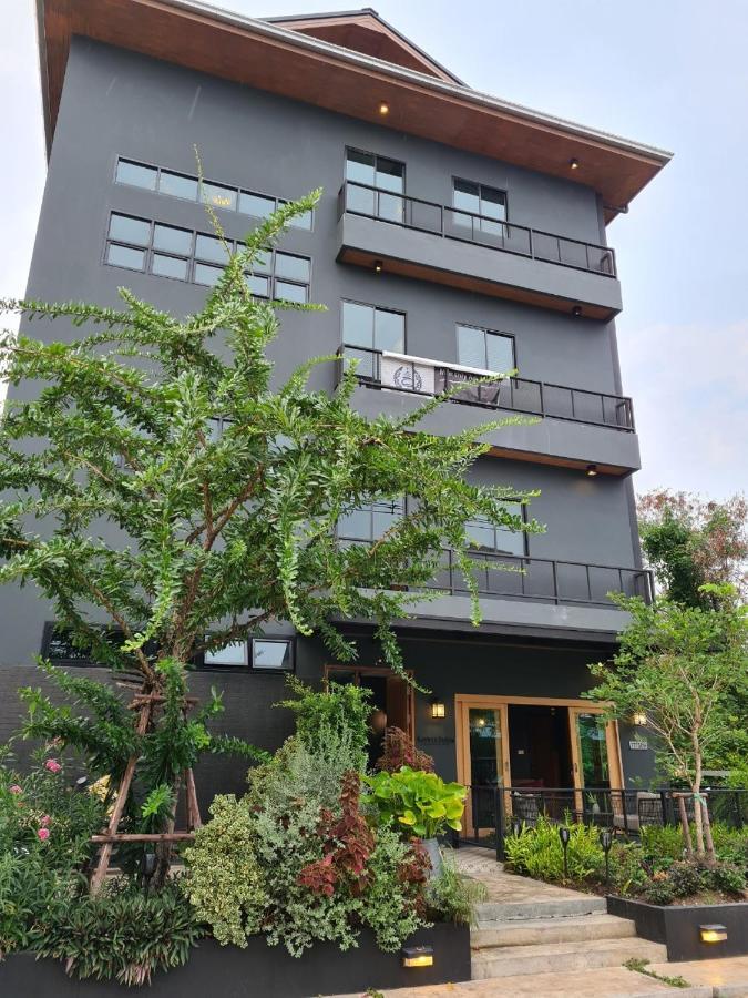 The Lantern Suites Ban Song Hong Экстерьер фото